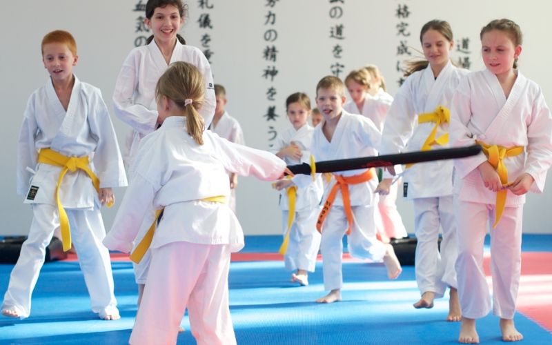 dojo-trenink-karate-brno-hry1-deti